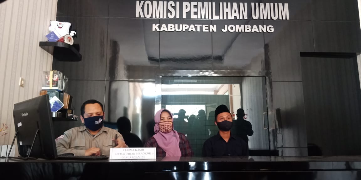 Burhan (kiri) Memimpin Rapat Pleno KPU, Kamis (30/7).