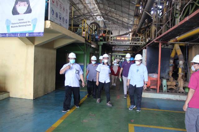 GM Pabrik Gula Tjoekir bersama Tim memantau kondisi pabrik mengawali kegiatan giling tahun 2021.