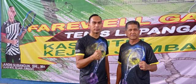 Andhi Subangun, SH, MH (kiri) Kasi Intel Kajari Jombang dan Heru Ariwanto (kanan) Ketua Umum KONI Kabupaten Jombang. 