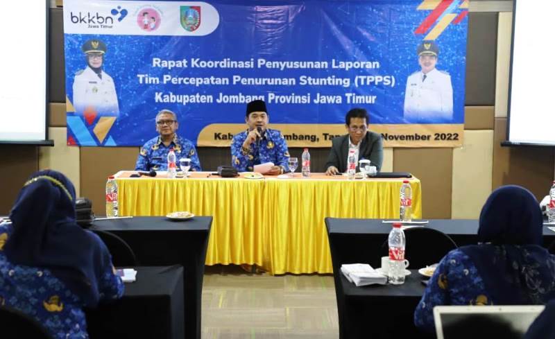 Wakil Bupati Jombang Sumrambah (tengah) saat mebuka kegiatan di Green Red Hotel, Selasa (29/11/2022).