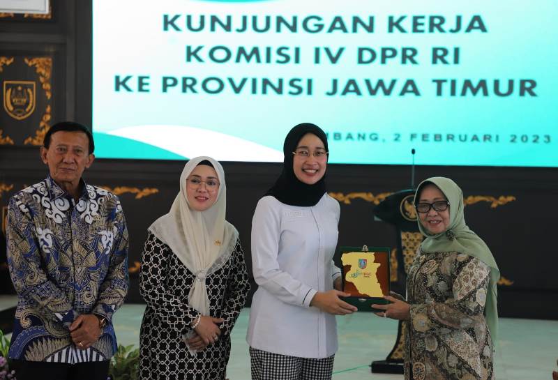 Hj Mundjidah Wahab menerima kunjungan kerja rombongan Komisi IV DPR RI di Pendopo Kabupaten Jombang Kamis ( 2/2/2023) siang. 