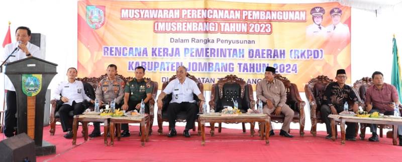 Sekretaris Daerah Kabupaten Jombang Agus Purnomo, SH., M.Si memnbuka Musrenbang di Kecamatan Tembelang, Rabu (1/2/2023). di hadiri Forpimcam dan Anggota DPRD Jombang.