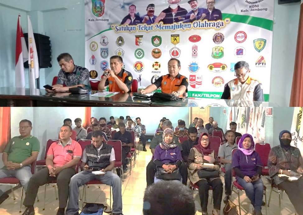 Photo atas: Dari kiri: Kadisporapar Bambang Nurwijanto, Ketua Umum KONI Heru Ariwanto, Sekretaris KONI Agus Budi Hartono, Wakil Ketua I Sumarnono. Photo bawah: Para Ketua Cabor di Jombang dalam rapat koordinasi dalam persiapan Pekan Olahraga Provinsi tahun 2023, Kamis (4/5/2023) di ruang rapat KONI, GOR Merdeka Jombang.