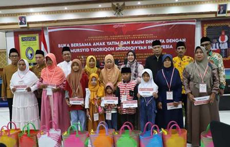 Di lokasi acara sendiri santunan diterimakan 300 paket santunan  senilai Rp 400 ribu berupa sembako dan uang. 