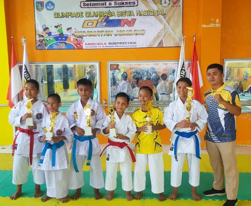 Kontingen Karate Kecamatan Jombang diharapkan bisa tampil maksimal di ajang O2SN SD tingkat Kabupaten pada 7 Mei 2025 mendatang.  