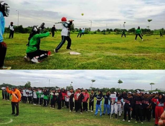 Photo atas: Tim Softball Putri SMAN 1 (putih) versus SMAN Kesamben (hijau), Photo bawah: Rangakaian Pembukaan Kejurkab Softball Piala KONI Kabupaten tahun 2025, Sabtu (15/11/2025).