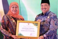 Penghargaan prestisius ini diserahkan langsung oleh Gubernur Jawa Timur, Khofifah Indar Parawansa, kepada Bupati Jombang, Warsubi, S.H., M. Si, Selasa (2/12/2025). 
