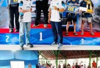 Para Juara Umum tiap kategoro memperoleh Trophy Karate Kepanjen III Tahun 2025 yang diserahkan oleh Ketua Panitia Adhe Rengga Destrian, S.Or (depan kanan) dan Ketua Komite SDN Kepanjen 2 Jombang H Irwan Prakoso, SH (kiri depan). Photo: edy danu puspito