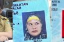 Kepala Dinas Dukcapil Kabupaten Jombang, Masduqi Zakaria (photo kiri), sedangkan photo kanan: ilustrasi KTP elektronik milik orang lain.                                                                             Photo istimewa/edit.