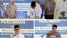 Peresmian ini dilakukan langsung oleh Menteri Haji dan Umroh RI, Dr. KH. Mochamad Irfan Yusuf (Gus Irfan), serta dihadiri oleh jajaran Forkopimda, termasuk Kapolres Jombang AKBP Ardi Kurniawan, Sekdakab Jombang Agus Purnomo, Asisten, Kepala OPD terkait lingkup Pemkab Jombang, para tokoh agama, dan Pengasuh Utama Ponpes Al-Aqobah, KH. Ahmad Junaidi Hidayat, Sabtu (24/1/2026)