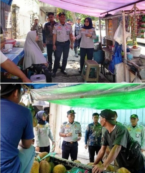 Kepala Dinas Perhubungan Kabupaten Jombang, Sugianto, S.Sos  melalui perwakilan Dishub, Bambang Tedjo (tengah) bersama tim sedang menyampaikan sosialisasi edukasi tentang tertib parkir dan jualan di pinggir jalan, Kamis (29/1/2026). 