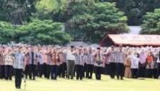 Bupati Jombang Warsubi dalam amanatnya menegaskan bahwa integritas dan disiplin bukan sekadar aturan, melainkan fondasi pelayanan publik. 