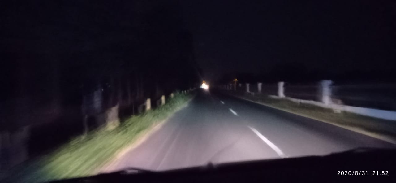 Gelap Gulita Disaat Malam, Senin (31/8) PJU Padam Ruas Fly Over Peterongan - Desa Plosokerep, Kecamatan Sumobito. 