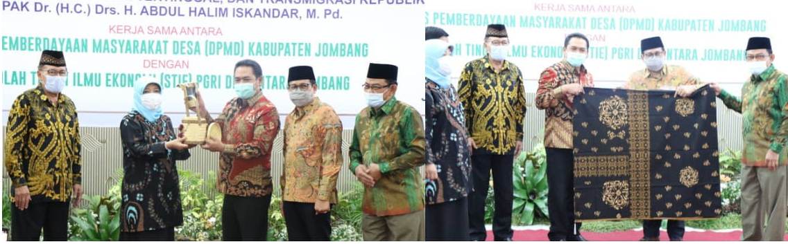 Wakil Bupati Jombang Bersama Menteri PDTT dan Ketua DPRD, Ketua STIE PGRI Dewantara Memamerkan Produk BUMDes asal Kabupaten Jombang, Sabtu (05/12/2020).