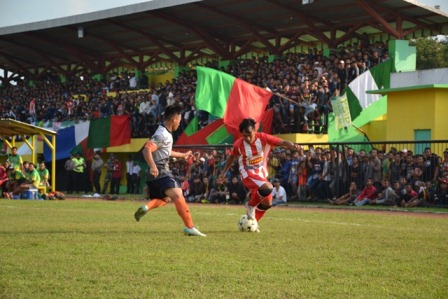Kondisi Tribun Stadion Merdeka, Dipadati Suporter.