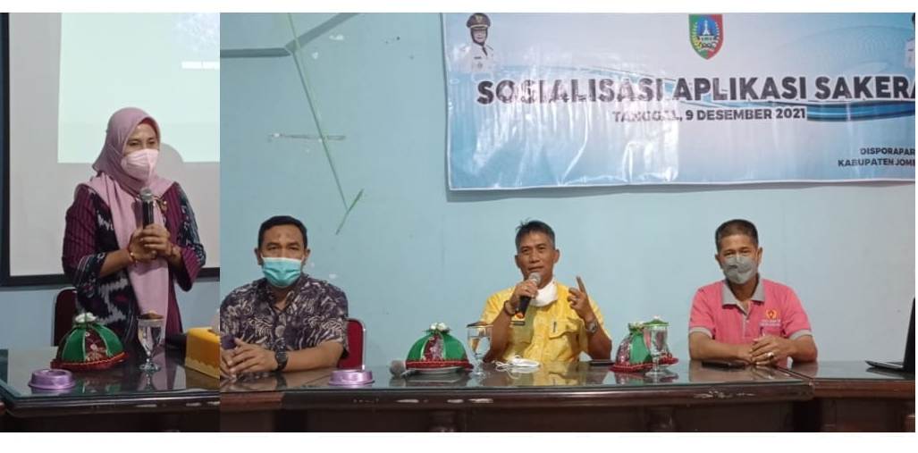 Sekretaris Disporapar Kabupaten Jombang Dra Yulita Purwaningsih, MM membuka acara sosialisasi SIKEMBANG, Kamis (9/12/2021) didamping dari kiri Afif (pihak menyedia aplikasi), Bambang Tedjoatmoko, Kabid Olahraga, dan Heru Ariwanto, Ketua Umum KONI Kabupaten Jombang.
