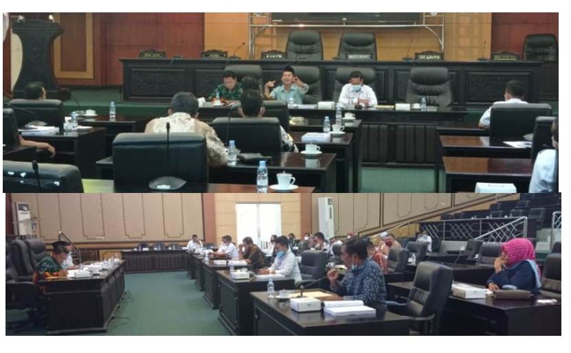 Bapemperda DPRD Kabupaten Jombang menggelar dengan pendapat dengan OPD terkait, dengan agenda membahas empat Raperda, Rabu (9/3/2022) di ruang rapat paripurna.