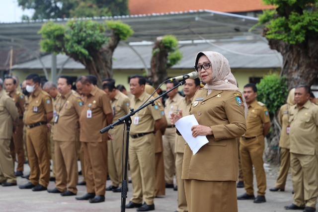 Apel kerja awal tahun 2023 ASN lingkup Pemkab Jombang tersebut dilaksanakan di lapangan kantor Pemerintah Kabupaten Jombang pada Senin (02/01/2023) pagi.