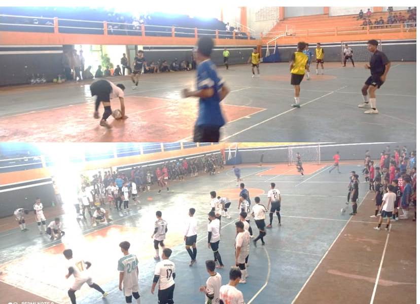 Para pemian futsal mengikuti seleksi untuk porsi tim Porprov Kabupaten Jombang yahun 2023 di GOR Merdeka, Jum;at (3/2/2023). 