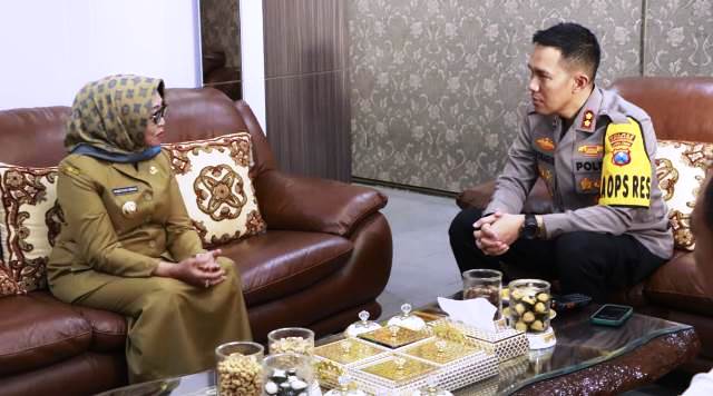 menjabat Kapolres Jombang yang baru pada  4 Mei 2023, AKBP Eko Bagus Riyadi didampingi Pejabat Utama langsung tancap gas menjalin silaturahmi dan koordinasi dengan Bupati Jombang Hj. Mundjidah Wahab, Selasa (16/5/2023)