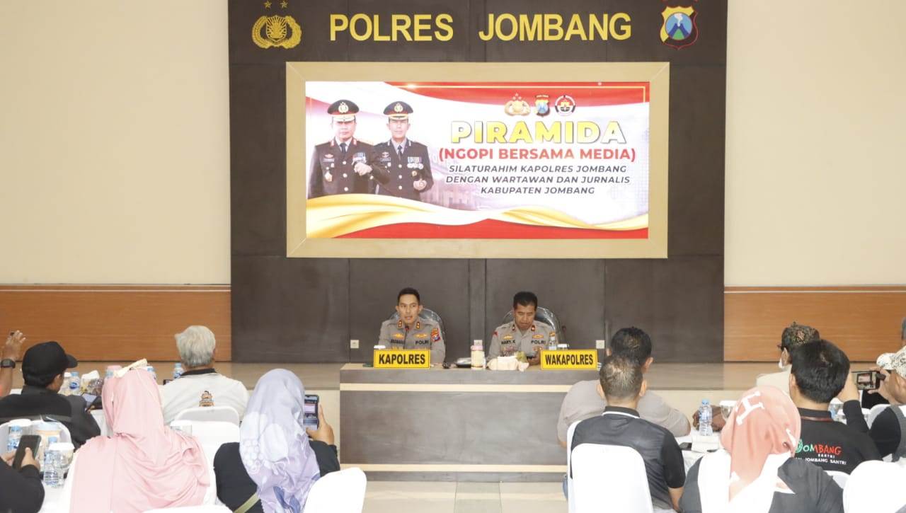 Suasana hangat dalam diskusi antara Jurnalis/wartawan yang ada di Kabupaten Jombang dengan Kapolres Jombang, Rabu (7/6/2023).