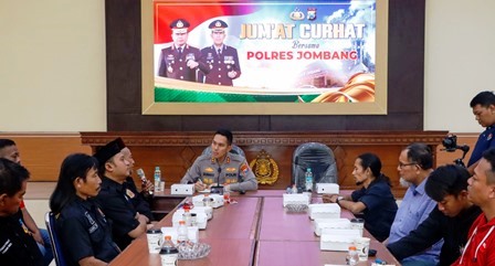 Kapolres Jombang AKBP Eko Bagus Riyadi melakukan dialog interaktif dengan Pengurus Perguruan Silat yang berada di Kabupaten Jombang, Jum'at (16/6/2023). 