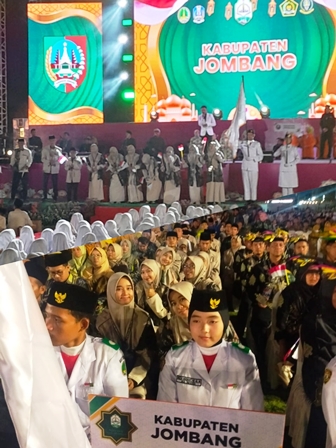 Kontingen MTQ ke XXX Kabupaten Jombang mengikuti upacara pembukaan di stadion Untung Suropati, Kota Pasuruan. 