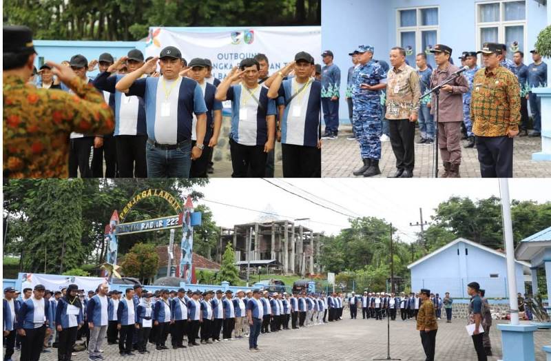 Pj Bupati Dr Drs Teguh Narutomo, MM didampingi Sekdakab Jombang Agus Purnomo bersama Komandan Satradar 222 Kabuh, Kadis DPMD mengikuti upacara penutupan bimbingan tenis perangkat desa tentang pengadaan barang dan jasa guna pembangunan desa di Kabupaten Jombang. 
