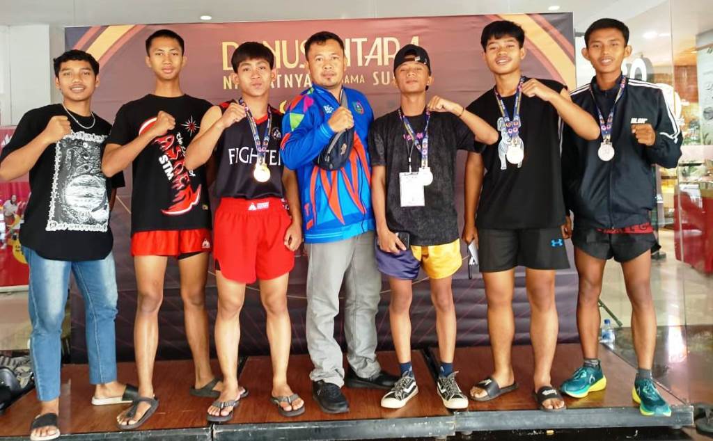 Kontingen Kabupaten Jombang Cabor IBCA-MMA peraih medali dari Kejuaraan Provinsi (Kejurprov) Jawa Timur, pada 20-22 Desember 2024. 