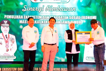 Penghargaan diserahkan oleh Gubernur Jawa Timur, Khofifah Indar Parawansa kepada Bupati Jombang yang diwakili Sekdakab Jombang Agus Purnomo,Sh, M.Si,  Selasa, 22 Juli 2025, di Bukit Kayoe Putih, Desa Kupang, Kecamatan Jetis, Kabupaten Mojokerto. 