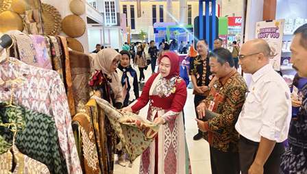 Produk Unggulan UMKM Jombang Ikuti Pameran di  Jatim Fest 2025
