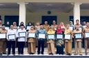 Bupati Jombang, Warsubi bersama Kepala Dinas Pendidikan dan Kebudayaan (Disdikbud) Jombang, Dra. Wor Windari, M.Si, serta Kepala Dinas Lingkungan Hidup (DLH), Miftahul Ulum, S.T., M.Si. menerima kehadiran pejuang lingkungan di Pendopo Kabupaten Jombang, Selasa (27/1/2026), tampak hadir para kepala desa, kepala sekolah, pimpinan pondok pesantren, dan pegiat lingkungan penerima penghargaan.