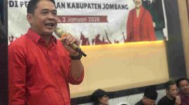Ketua DPC PDI Perjuangan Kabupaten Jombang saat sambutan dalam tasyakuran dan doa bersama di Kantor DPC. (Istimewa) 