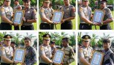 Penghargaan tersebut diserahkan dalam apel yang dipimpin langsung oleh Kapolres Jombang AKBP Ardi Kurniawan, S.H., S.I.K., CPHR di lapangan Mapolres Jombang, Senin (19/1/2026). 
