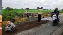Plt PURP Kabupaten Jombang, Imam Bustomi, S.T., (photo kiri) dan para pekerja sedang melakukan perbaikan jalan di wilayah Kabupaten Jombang.   Photo: istimewa/edit