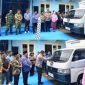 Bupati Jombang turut melepas 2 unit mobil MBG yang bersiap mengantar makanan. Dengan adanya peninjauan ini, pihaknya berharap MBG yang didistribusikan kepada anak-anak benar-benar aman, Jum’at (23/01/2025). 