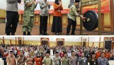 Pembukaan dimulainya pelatihan petugas SE 2026 ini ditandai dengan pemukulan gong oleh Bupati Warsubi, didampingi jajaran Forum Koordinasi Pimpinan Daerah (Forkopimda) Jombang, Sekdakab Jombang Agus Purnomo S.H., M.Si, dan Kepala BPS Jombang Mouna Sri Wahyuni, S.Si., M.Si. Tampak hadir dalam kegiatan tersebut, para Kepala OPD terkait di lingkup Pemkab Jombang. Photo: Istimewa/Humas Dinas Kominfo Pemkab Jombang. 
