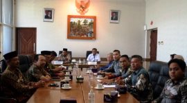 Kehadiran rombongan Walikota Prabumulih, H. Arlan, yang hadir didampingi Ketua TP PKK, Hj. Linda Apriana Arlan, beserta jajaran Kepala Perangkat Daerah terkait Pemkot Prabumulih. disambut oleh Wakil Bupati Jombang, Salmanudin, S.Ag., M.Pd., Asisten Ekonomi dan Pembangunan Setdakab Jombang, Bambang Suntowo, S.E., M.Si., Kepala Dinas Pertanian Jombang Ir. Muhammad Rony, M.M., serta Kepala OPD terkait lingkup Pemkab Jombang. Photo: istimewa/humas dinas kominfo jombanhg