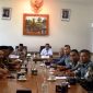 Kehadiran rombongan Walikota Prabumulih, H. Arlan, yang hadir didampingi Ketua TP PKK, Hj. Linda Apriana Arlan, beserta jajaran Kepala Perangkat Daerah terkait Pemkot Prabumulih. disambut oleh Wakil Bupati Jombang, Salmanudin, S.Ag., M.Pd., Asisten Ekonomi dan Pembangunan Setdakab Jombang, Bambang Suntowo, S.E., M.Si., Kepala Dinas Pertanian Jombang Ir. Muhammad Rony, M.M., serta Kepala OPD terkait lingkup Pemkab Jombang. Photo: istimewa/humas dinas kominfo jombanhg