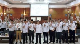 Agenda ini dihadiri dan mendapat dukungan  dari berbagai elemen penting, mulai dari jajaran Staf Ahli, Asisten, serta Kepala Organisasi Perangkat Daerah (OPD) di lingkup Pemkab Jombang, Kepala Puskesmas se-Kabupaten Jombang. Sinergi lintas sektor ini semakin kuat dengan hadirnya instansi vertikal, perbankan, organisasi profesi (KOPI TB), Yayasan Bhanu Yasa Sejahtera, dan Baznas. Tidak ketinggalan, para pimpinan ormas keagamaan serta organisasi perempuan seperti PCNU, PD Muhammadiyah, Muslimat NU, dan Aisyiyah Kabupaten Jombang juga berkomitmen penuh mengawal keberhasilan gerakan ini di akar rumput, Rabu (3/6/2026). Photo: istimewa-Humas Dinas Kominfo Jombang. 