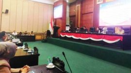 Rapat Paripurna dipimpin Ketua DPRD Jombang Hadi Atmaji, dihadiri Bupati Jombang Warsubi, Wakil Bupati Salmanuddin Yazid, jajaran Forkopimda, anggota DPRD, serta kepala organisasi perangkat daerah (OPD) di lingkungan Pemkab Jombang, Senin (8/6/2026) di ruang rapat DPRD Jombang.