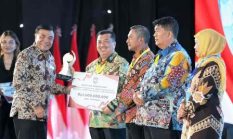 Sukses Turunkan Angka Pengangguran, Kabupaten Jombang Raih Penghargaan dan Insentif Rp 1 Miliar