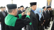 Pelantikan dipimpin langsung oleh Bupati Jombang Warsubi, S.H., M.Si., dihadiri Wakil Bupati Salmanudin, S.Ag., M.Pd., Sekda Agus Purnomo, S.H., M.Si., beserta jajaran Staf Ahli, Asisten dan Kepala Perangkat Daerah, Kamis (9/7/2026).