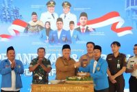 Rangkaian acara peringatan Harlah ke-53 dan Pelantikan DPD KNPI Kabupaten Jombang ini diakhiri secara khidmat dengan pembacaan doa bersama serta prosesi pemotongan tumpeng sebagai simbol rasa syukur, Selasa (28/7/2026)