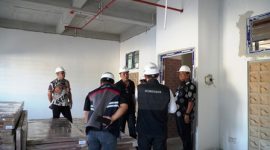Kepala Dinas Sosial (Kadinsos) Kabupaten Jombang, Agung Hariadi, S.T., M.M menyampaikan, berdasarkan verifikasi lapangan, 7 gedung prioritas masih terus dikebut pengerjaannya dan belum sepenuhnya siap digunakan pada 14 Juli 2026. 