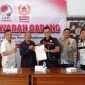 Usai MUSKAB, Sabtu (25/7/2026) potho bersama pengurus, dari kiri: Aria Maulana (atlet PON Petanque), M Syarifudin Sholeh (Bendahara), Sumarsono (Ketum KONI Jombang), Suatmadi (Kapt Purn- Ketua Terpilih Petanque), Dr Abdul Hafidz, Sekum FOPI Pengprov Jatim, Deni Setiawan Hakim, M.Pd., Rudi (Pengurus), Izac Purnama (Pengurus). Photo: https://layang.co
