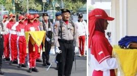 Photo kanan, Bupati menyerahkan bendera, photo kiri pasukan siap melakukan latihan, hadir dalam acara tersebut Perwakilan Forkopimda, Sekretaris Daerah, Agus Purnomo, S.H., M.Si., beserta jajaran Asisten, Staf Ahli, Kepala Perangkat Daerah, Kemenag, dan Cabdin Pendidikan Wilayah Jombang. Photo: istimewa/edit
 

