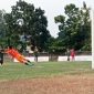 Penjaga gawang Bumi Wali Ahmad Fariudin Aliyya Putra menghalau bola atas tendangan pemain PSID Jombang (merah), gempuran dari PSID membuat kekalahan dialami Bumi Wali 0-6 bermain di Stadion Mederka Jombang, Minggu (23/8/2026). Photo: https://layang.co