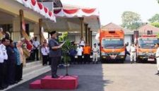 Pemerintah Kabupaten Jombang memberangkatkan dua truk bantuan kemanusiaan bagi masyarakat terdampak gempa bumi di Nusa Tenggara Timur (NTT), Rabu (26/8/2026), bertempat di Pendopo Kabupaten Jombang.