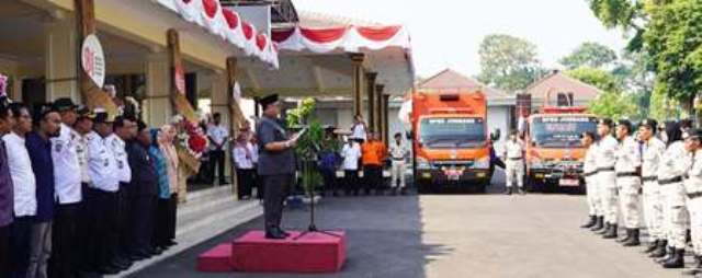 Pemerintah Kabupaten Jombang memberangkatkan dua truk bantuan kemanusiaan bagi masyarakat terdampak gempa bumi di Nusa Tenggara Timur (NTT), Rabu (26/8/2026), bertempat di Pendopo Kabupaten Jombang.